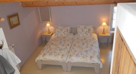 chambre_saturnin. 2 lits simples, 
vue plongeante